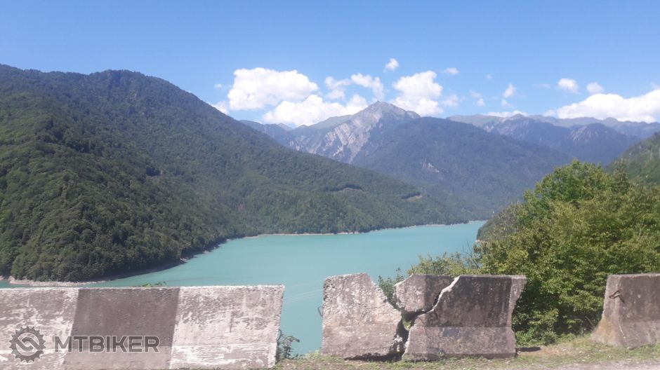 009 Priehradna nadrz nad Jvari.jpg