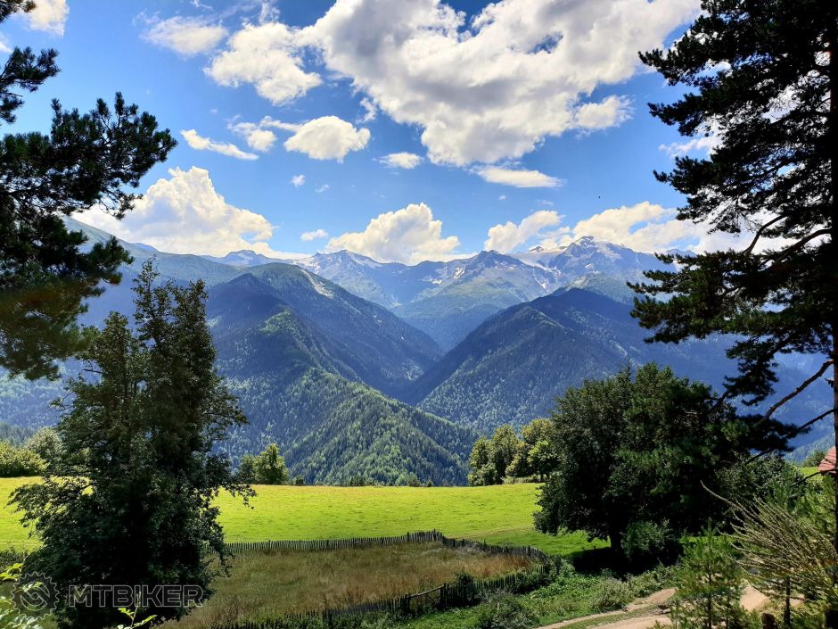 020 Hory, lesy,doliny a modra obloha.jpg