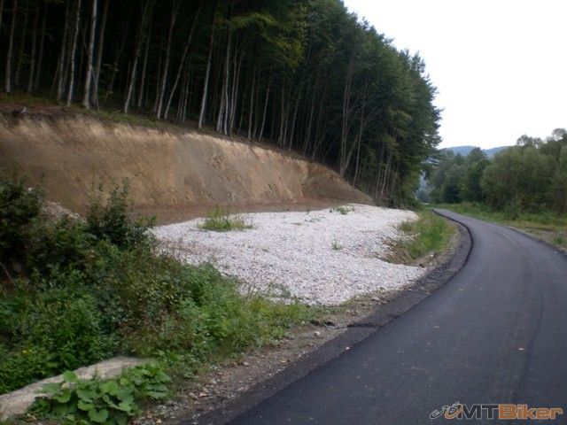 19.len dost este smrdi ten asfalt.jpg