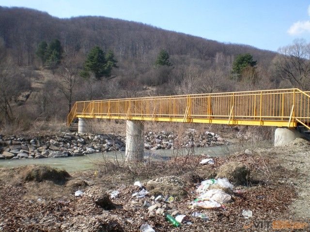 20.jaro tade sa ide na tu vasu kamianu...radost bike prenasat nikde nic nevidim ziadne znacky a bol som aj na druhej strane.jpg
