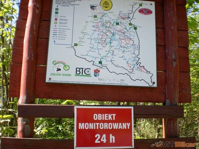 na vrchu male parkovisko.jpg