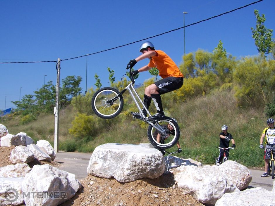 demostracic3b3n-bike-trial-2.jpg